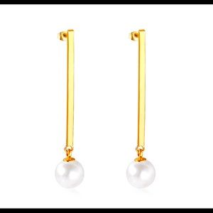 NWT Gold plated drop earring with pearls